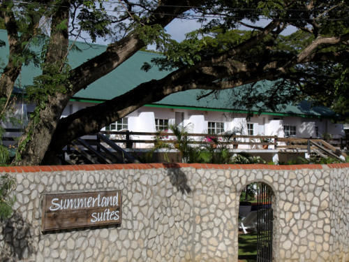 Summerland Suites Bon Accord Village エクステリア 写真